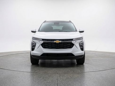Used 2025 Chevrolet TrailBlazer LT image 2