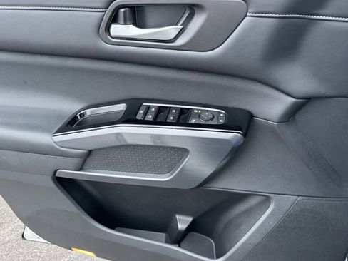 Used 2022 Nissan Pathfinder SL image 25