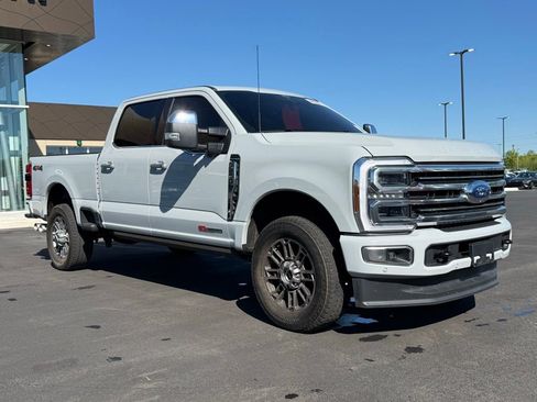 Used 2025 Ford F250 Platinum w/ Platinum Plus Package AWD/4WD image 3