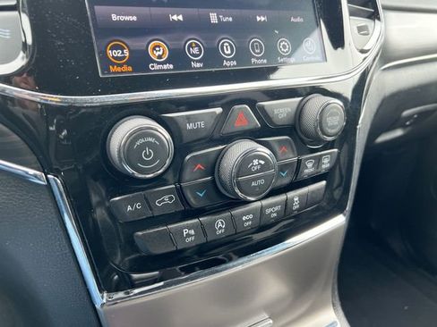 Used 2020 Jeep Grand Cherokee Limited image 11