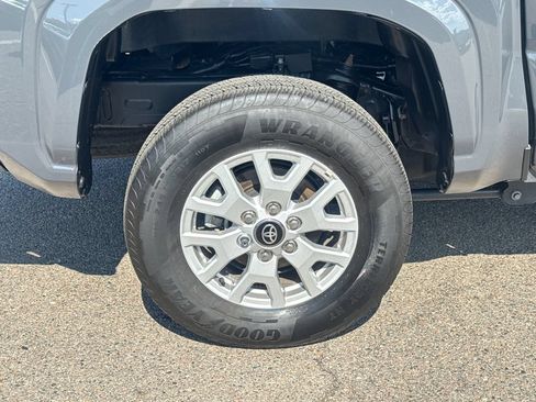 Used 2025 Toyota Tacoma SR5 AWD/4WD image 43