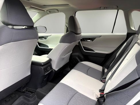 Used 2021 Toyota RAV4 XLE w/ Convenience Package image 26