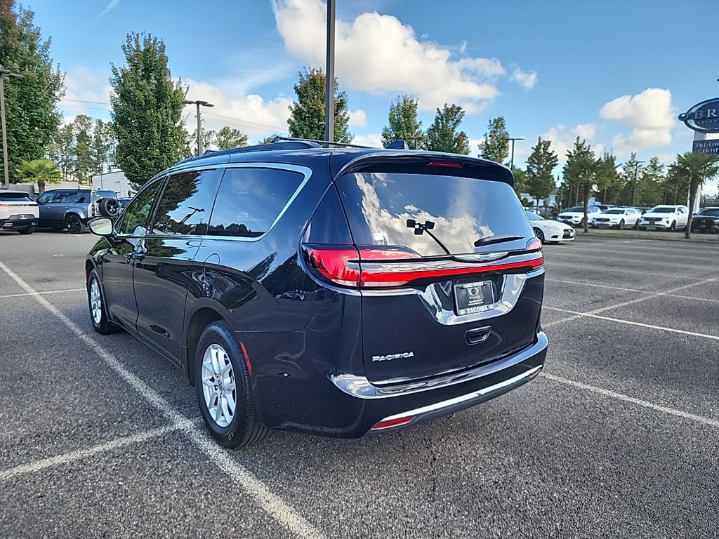 Used 2022 Chrysler Pacifica Touring-L FWD image 3