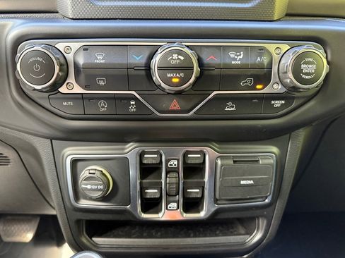 Used 2022 Jeep Wrangler Unlimited Sport image 27