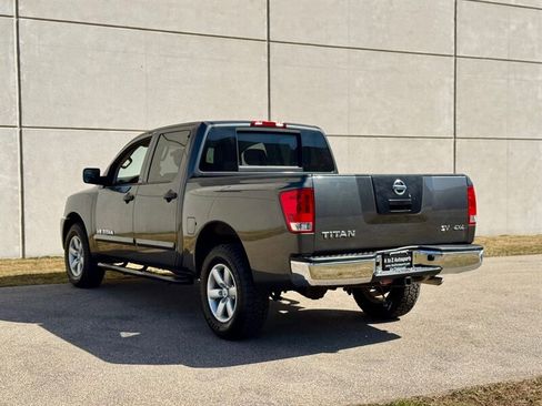 Used 2012 Nissan Titan SV image 10