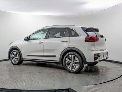 Used 2022 Kia Niro EX w/ Cold Weather Package FWD image 6