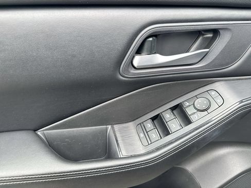 Used 2024 Nissan Rogue SV FWD image 20