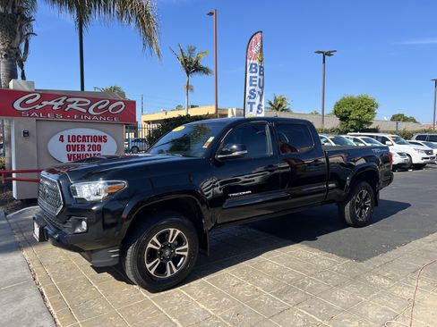 Used 2018 Toyota Tacoma TRD Sport image 5