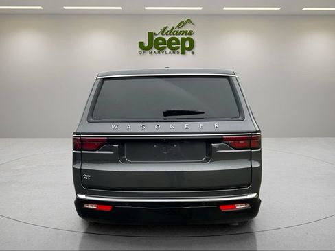 Used 2024 Jeep Wagoneer 4WD w/ Premium Group I image 5