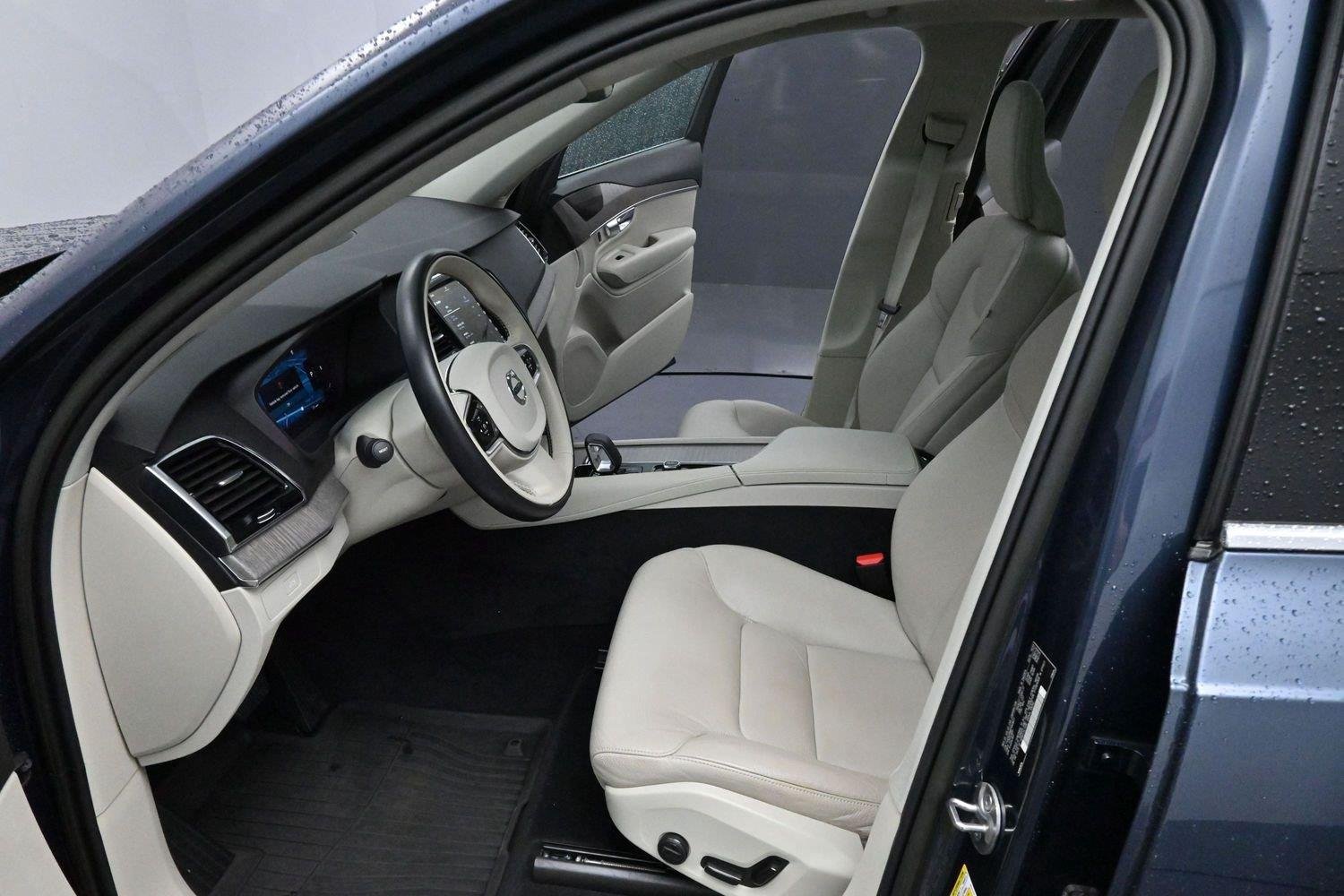 Used 2023 Volvo XC90 B6 Plus w/ Protection Package AWD/4WD image 13
