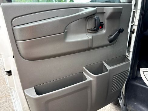 Used 2012 GMC Savana 3500 image 8