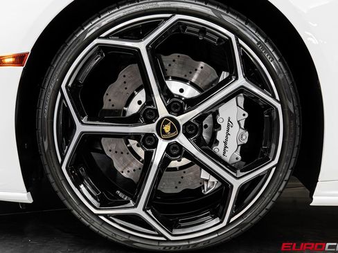 Used 2021 Lamborghini Huracan EVO RWD image 23