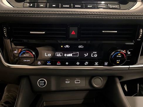 Used 2023 Nissan Rogue SL w/ SL Premium Package image 33