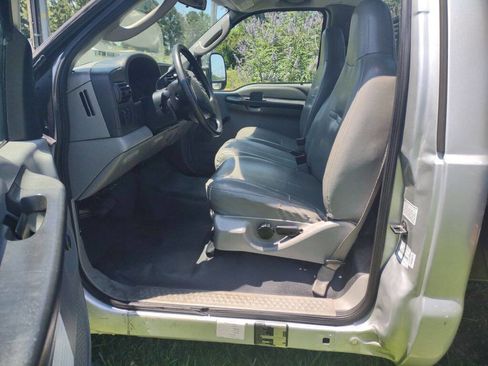 Used 2006 Ford F350 2WD Regular Cab DRW Super Duty image 9