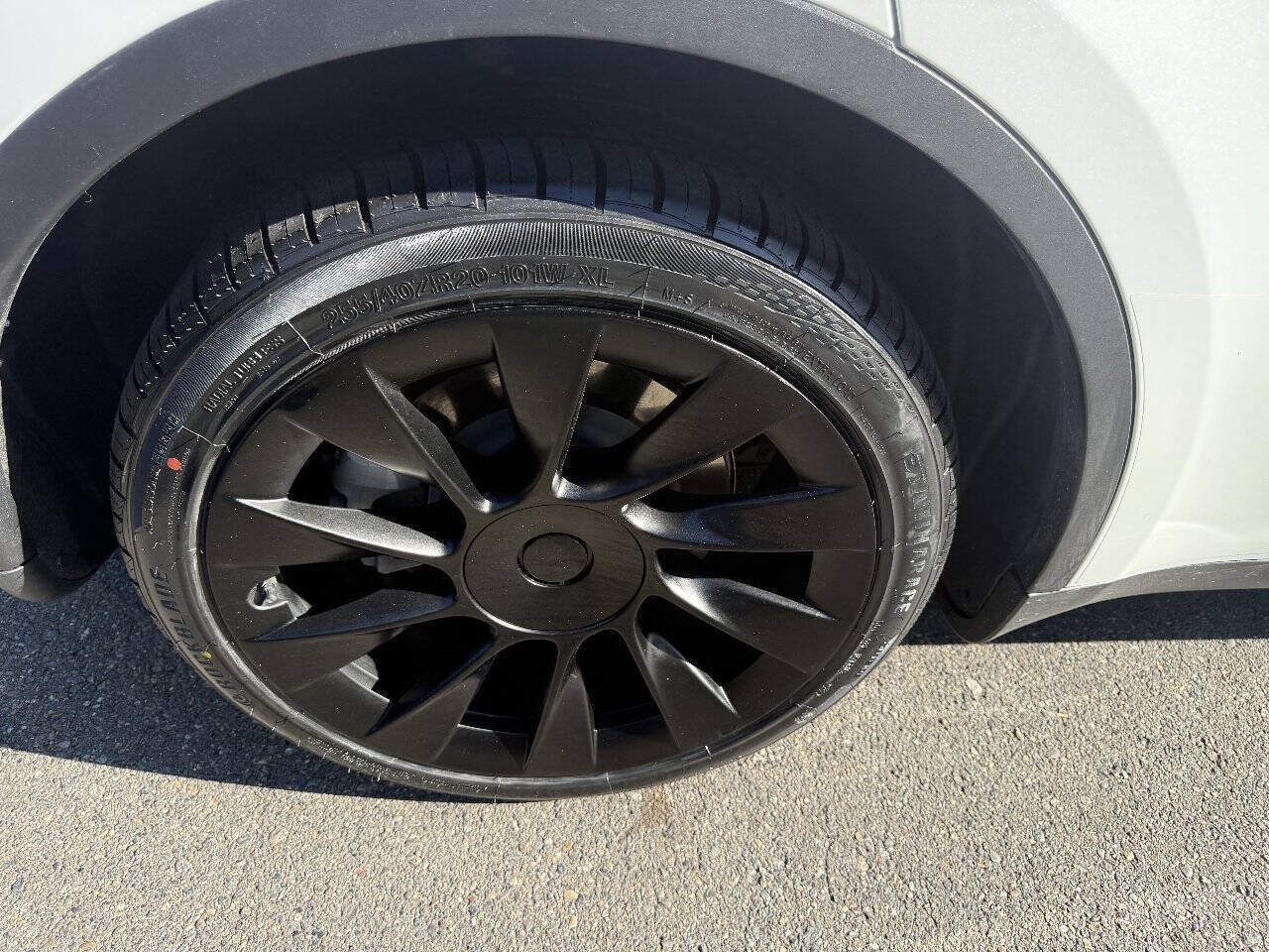 Used 2022 Tesla Model Y Long Range AWD/4WD image 11