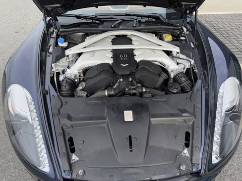 Used 2015 Aston Martin Vanquish Coupe image 11