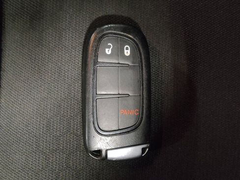 Used 2020 Jeep Cherokee Latitude Plus AWD/4WD image 32