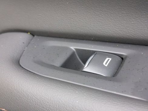 New 2025 Chevrolet Suburban High Country image 39