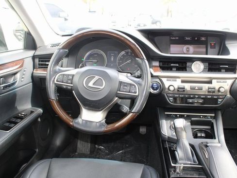 Used 2016 Lexus ES 300h w/ Navigation System Package image 14