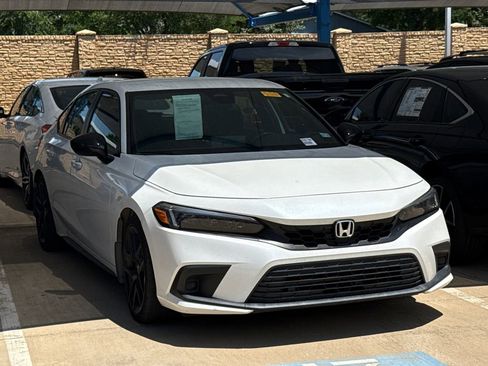 Used 2024 Honda Civic Sport image 3