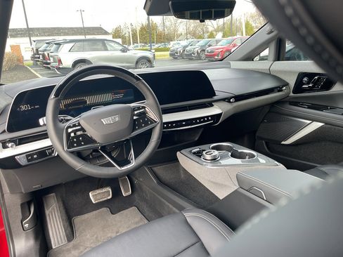 Used 2025 Cadillac Optiq Sport 2 image 33