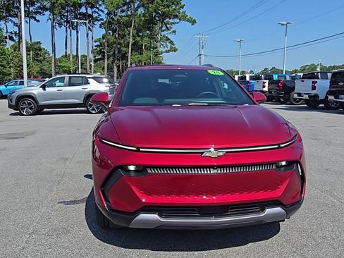 Used 2024 Chevrolet Equinox EV LT image 3