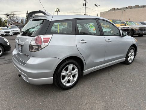 Used 2006 Toyota Matrix XR image 2