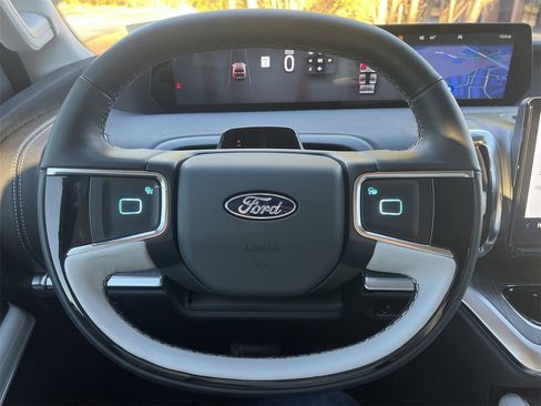 New 2025 Ford Expedition Max Platinum w/ Platinum Ultimate Package image 9