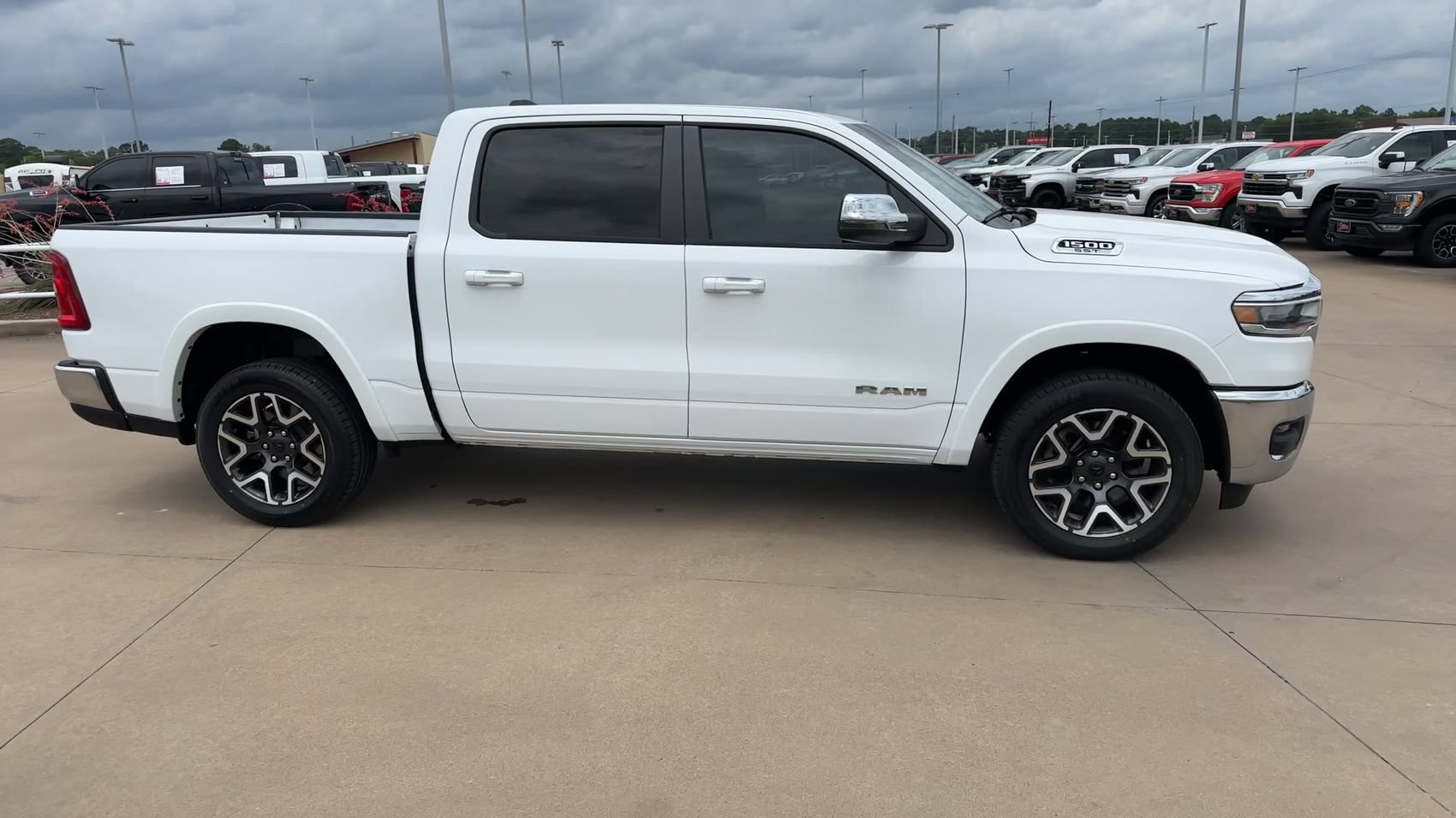 Used 2025 RAM 1500 Laramie AWD/4WD image 2