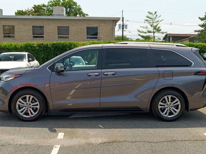 Used 2023 Toyota Sienna Platinum