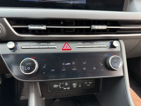 Certified 2024 Hyundai Sonata SEL w/ Convenience Package FWD image 12
