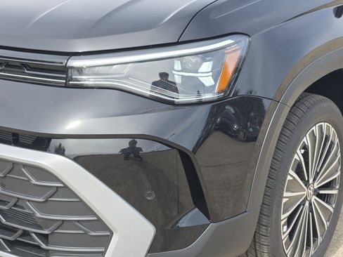 New 2026 Volkswagen Taos SE FWD image 6