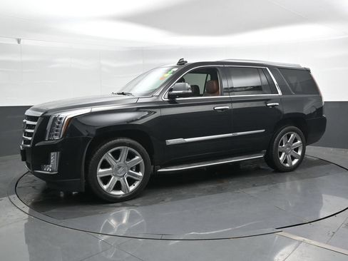 Used 2018 Cadillac Escalade Premium Luxury AWD/4WD image 7