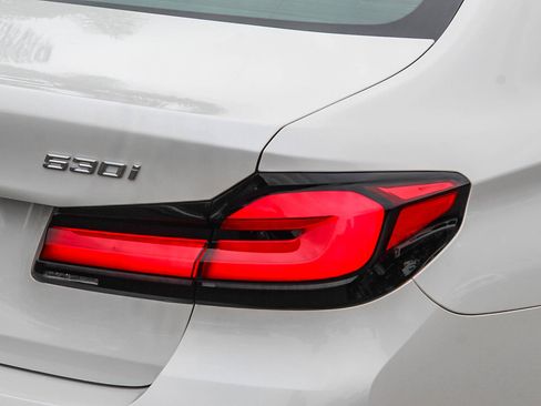 Certified 2023 BMW 530i w/ Premium Package image 7