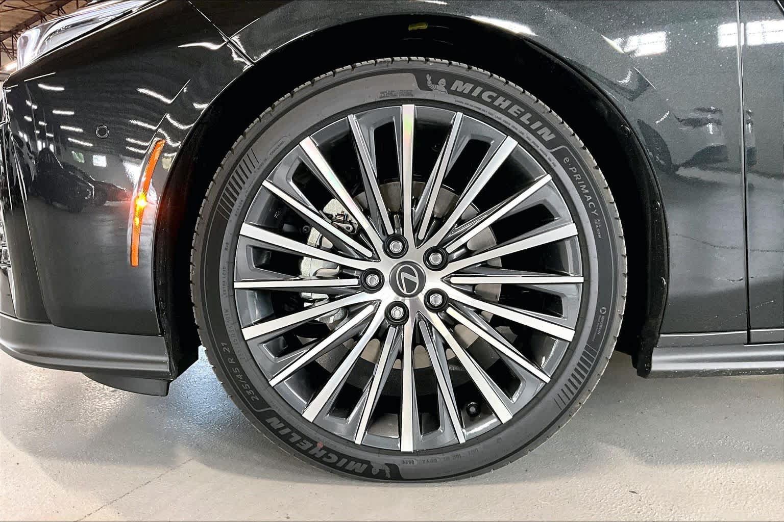 New 2026 Lexus ES 350e w/ Executive Package FWD image 12