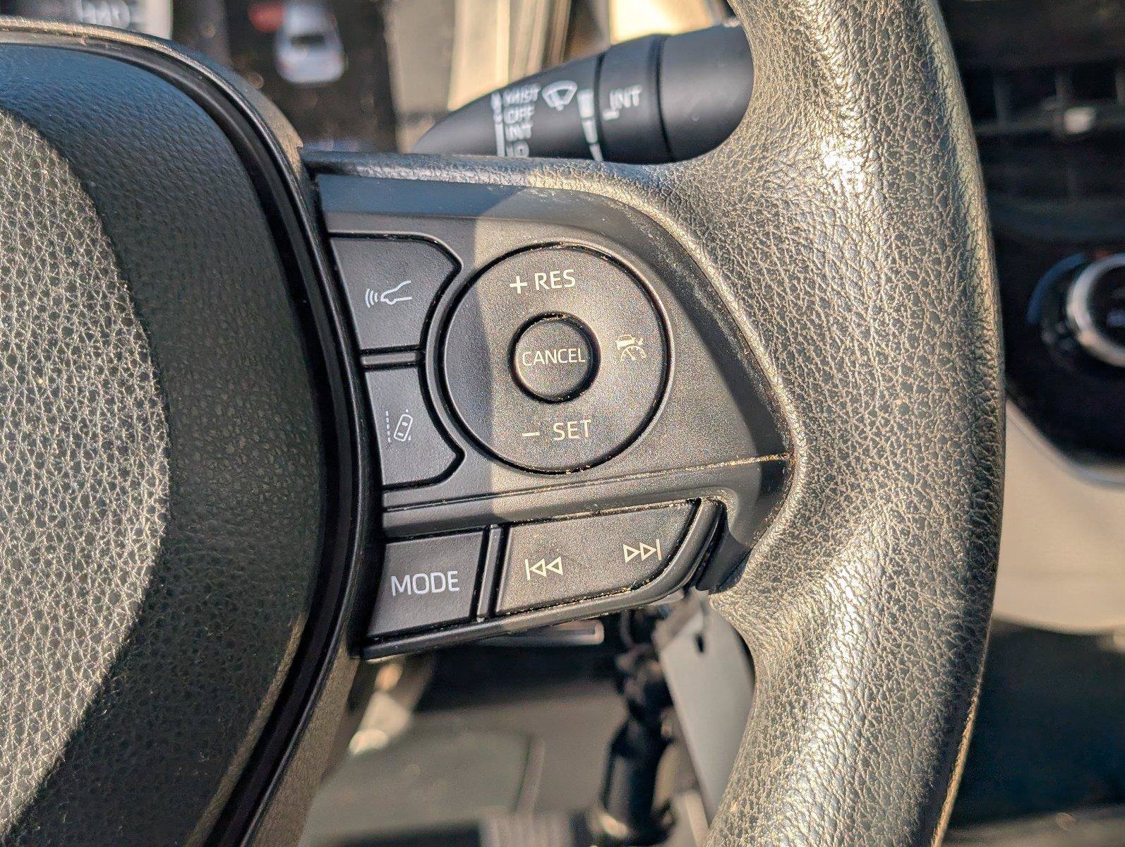 Used 2020 Toyota Corolla LE FWD image 27