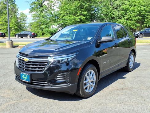 Certified 2024 Chevrolet Equinox LS w/ LS Convenience Package AWD/4WD image 3