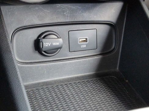 Certified 2021 Hyundai Venue SE FWD image 31
