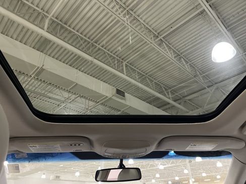 Used 2017 Ford Edge Titanium w/ Equipment Group 301A FWD image 10