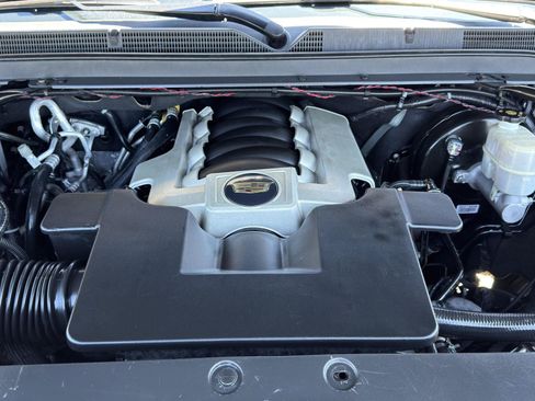 Used 2019 Cadillac Escalade ESV Luxury AWD/4WD image 40