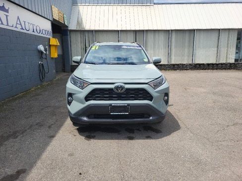 Used 2021 Toyota RAV4 XLE AWD/4WD image 4