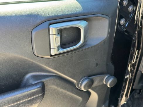 Used 2018 Jeep Wrangler Sport AWD/4WD image 20