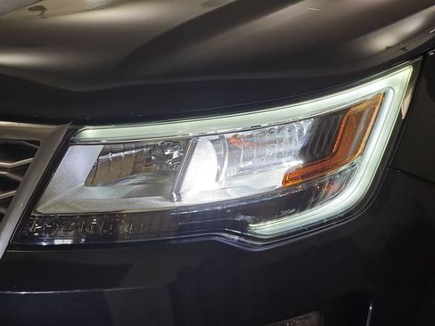 Used 2017 Ford Explorer Platinum AWD/4WD image 34
