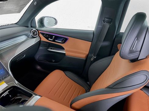 Used 2025 Mercedes-Benz GLC 300 4MATIC image 20