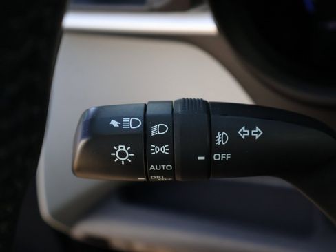 Used 2024 Toyota Sienna XLE image 39