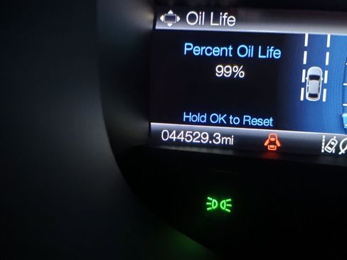 Used 2022 Ford Edge SE w/ Black Appearance Package image 3