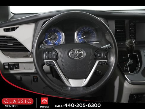 Used 2018 Toyota Sienna XLE Premium AWD/4WD image 7