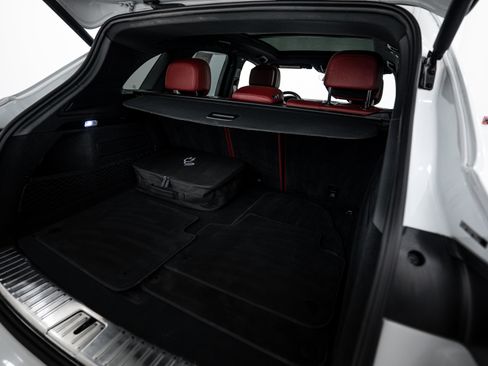 Certified 2022 Porsche Cayenne Platinum Edition image 24