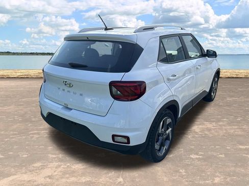 Used 2025 Hyundai Venue SEL FWD image 9