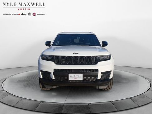 Used 2025 Jeep Grand Cherokee L Altitude AWD/4WD image 18